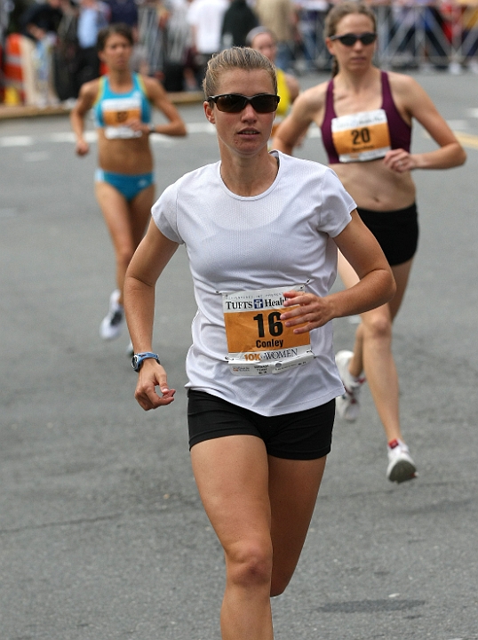 2010 Tufts 10K-037.JPG - 2010 Tufts 10K for women, October 11, Boston, MA.